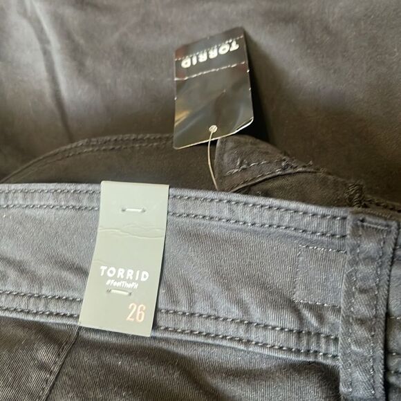 NWT Torrid Feel The Fit Black Twill Aviator Crop Pants, Plus Size 26 NEW - Picture 9 of 15